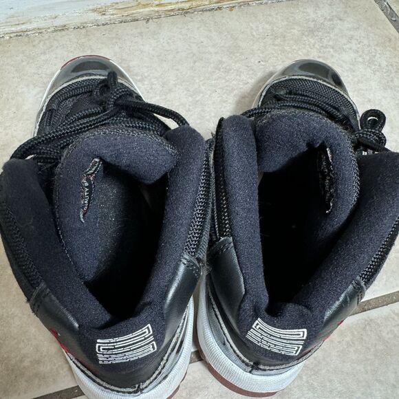 NICE Nike Air Jordan 11 Retro Bred Youth Size 2Y 2019 Black Red 378039-061 - Picture 4 of 8